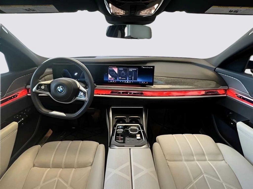 Used 2024 BMW i7 xDrive60 AWD/4WD image 33