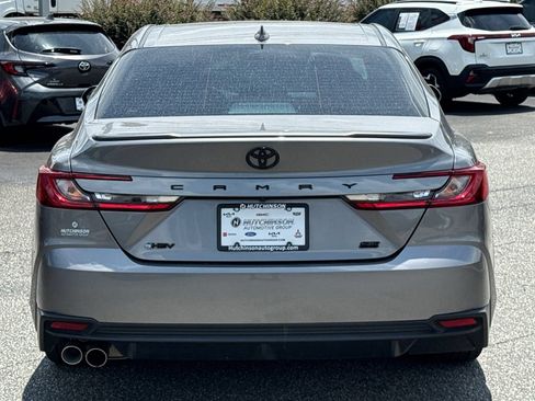 Used 2025 Toyota Camry SE w/ Convenience Package FWD image 4
