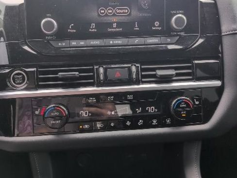 Used 2024 Nissan Pathfinder SV w/ SV Premium Package FWD image 13