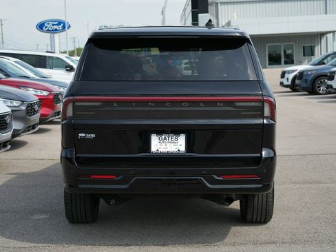 Used 2025 Lincoln Navigator Reserve AWD/4WD image 7