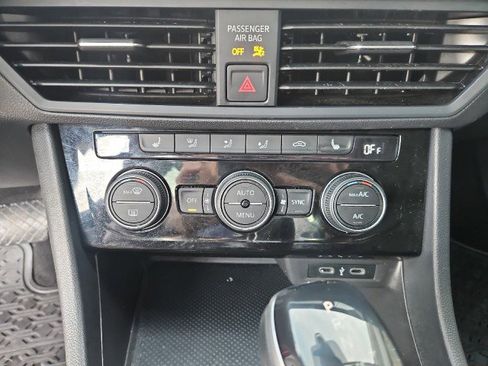 Used 2023 Volkswagen Jetta SE image 18