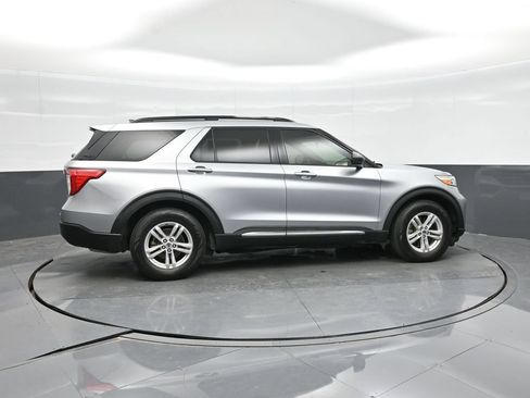 Used 2021 Ford Explorer XLT RWD image 9