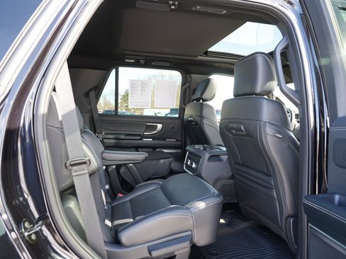 Used 2025 Ford Expedition Platinum w/ Stealth Performance Package image 28