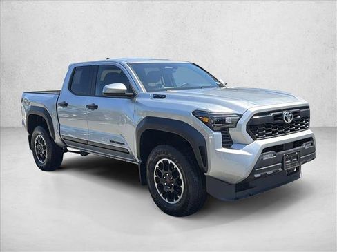 Used 2025 Toyota Tacoma TRD Off-Road AWD/4WD image 3