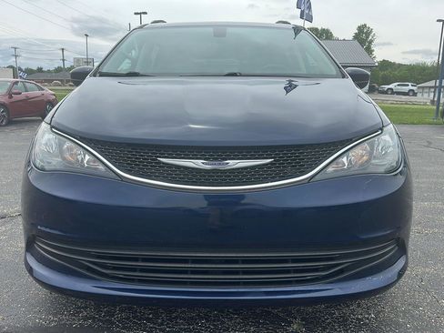 Used 2020 Chrysler Voyager Lxi FWD image 2