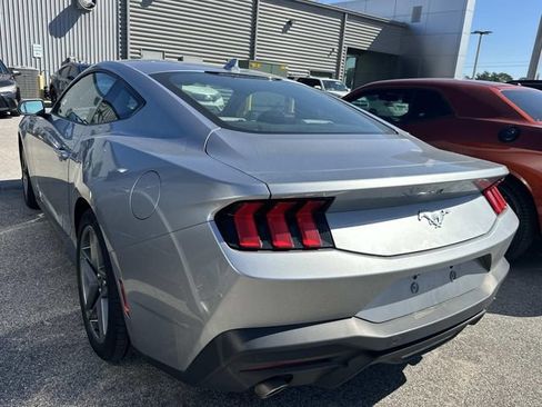 Used 2025 Ford Mustang Coupe RWD image 5