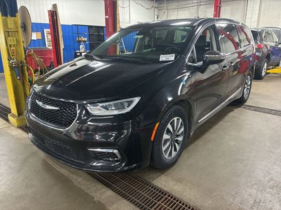Used 2023 Chrysler Pacifica Limited
