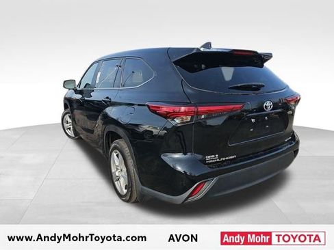 Used 2023 Toyota Highlander LE image 4