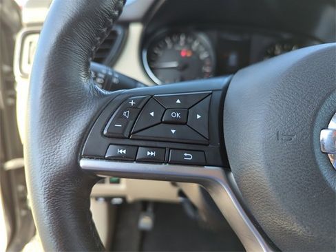 Used 2017 Nissan Rogue SL image 39