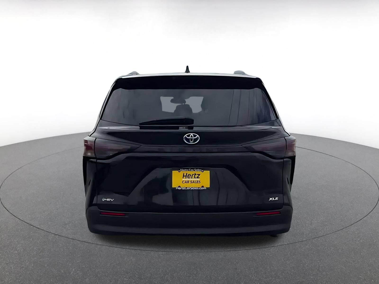 Used 2025 Toyota Sienna XLE FWD image 12
