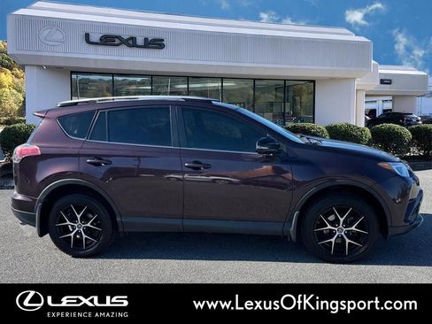 Used 2016 Toyota RAV4 SE w/ Advanced Technology Package image 6