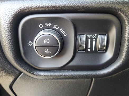 Used 2019 RAM 3500 Laramie image 11