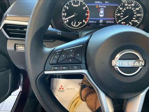 Used 2025 Nissan Altima 2.5 SV FWD image 8