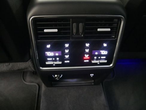 Certified 2023 Porsche Cayenne Platinum Edition AWD/4WD image 33