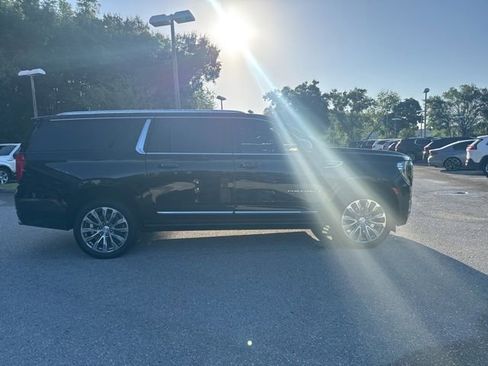 Used 2021 GMC Yukon XL Denali w/ Denali Ultimate Package AWD/4WD image 8