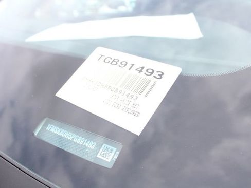 Used 2023 Ford Explorer XLT w/ Equipment Group 202A AWD/4WD image 40