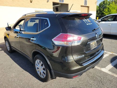Used 2016 Nissan Rogue S w/ Appearance Package FWD image 4