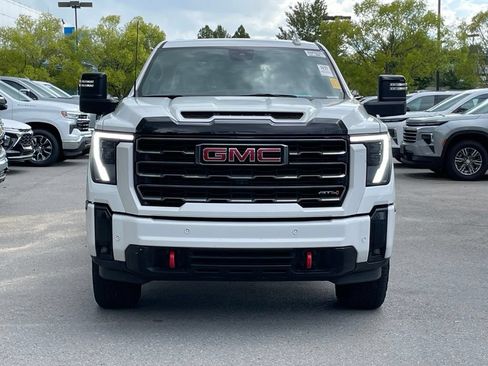 Used 2025 GMC Sierra 2500 AT4 AWD/4WD image 2