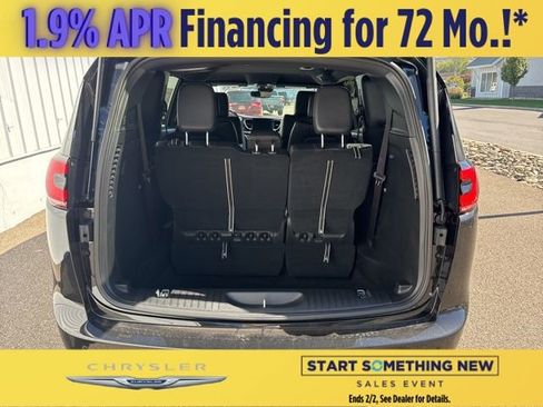 New 2026 Chrysler Pacifica Select image 24