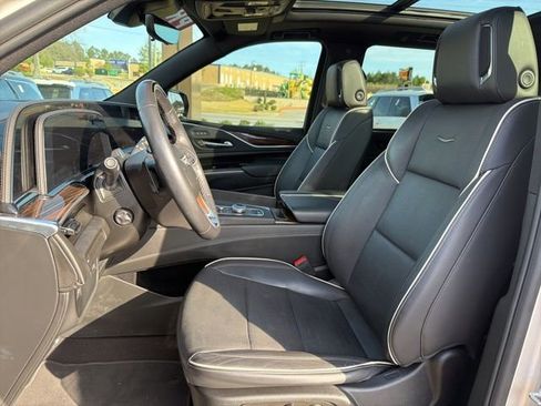 Used 2023 Cadillac Escalade Premium Luxury RWD image 23