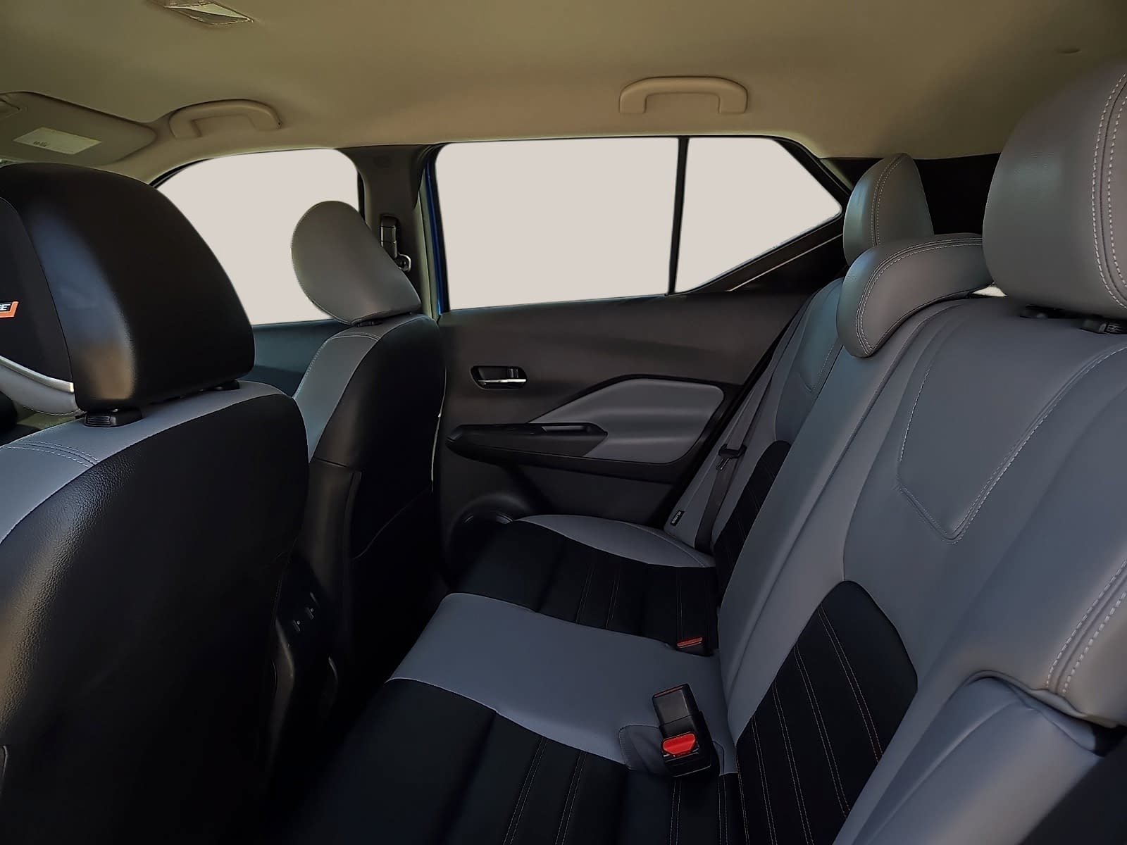 Used 2023 Nissan Kicks SR w/ SR Premium Package FWD image 10