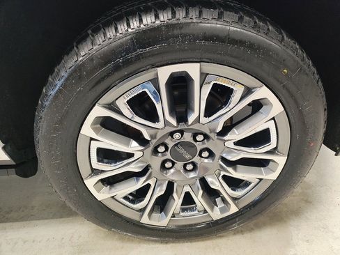 Certified 2023 GMC Yukon Denali Ultimate image 4