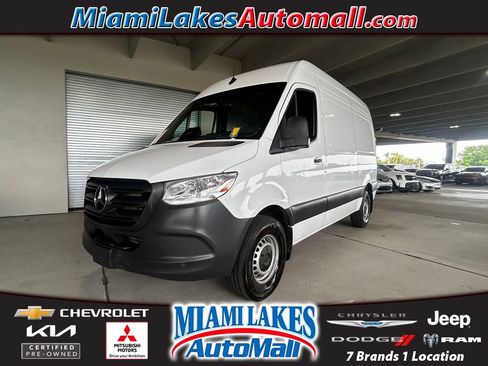 Used 2025 Mercedes-Benz Sprinter 2500 image 1