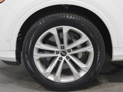 Used 2025 Audi Q7 3.0T Premium Plus AWD/4WD image 18