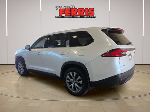 Used 2024 Toyota Grand Highlander AWD image 3