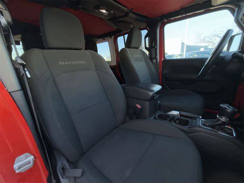 Used 2018 Jeep Wrangler Unlimited Sahara image 13