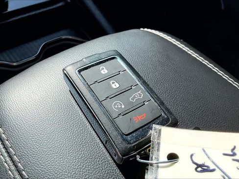 Used 2024 Jeep Grand Cherokee Altitude AWD/4WD image 15