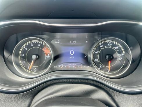 Used 2022 Jeep Cherokee Limited w/ Elite Package AWD/4WD image 32