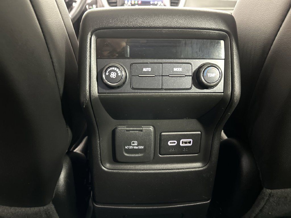 Used 2023 GMC Acadia SLT AWD/4WD image 25