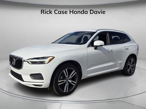 Used 2021 Volvo XC60 T5 Momentum w/ Protection Package Premier image 9