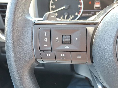 Used 2023 Nissan Rogue SV AWD/4WD image 23