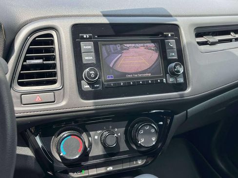 Used 2021 Honda HR-V LX image 30