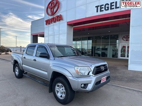 Used 2014 Toyota Tacoma PreRunner image 1
