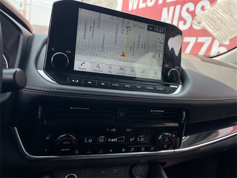 Used 2022 Nissan Rogue SL w/ SL Premium Package image 12