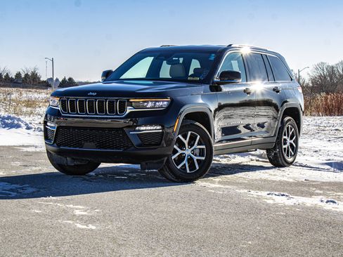 Used 2024 Jeep Grand Cherokee Limited image 40
