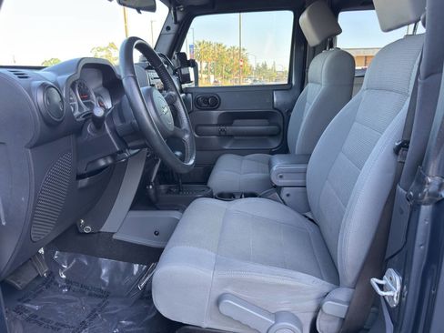 Used 2007 Jeep Wrangler Sahara w/ Dual Top Group AWD/4WD image 9