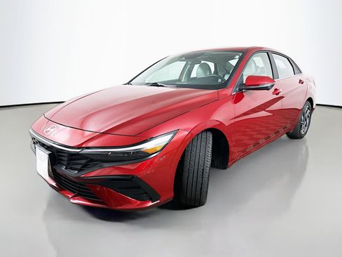 Used 2024 Hyundai Elantra Limited image 3