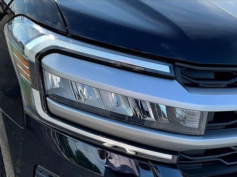 Used 2024 Ford Expedition XLT image 28