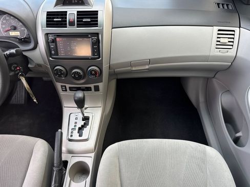 Used 2013 Toyota Corolla LE FWD image 27