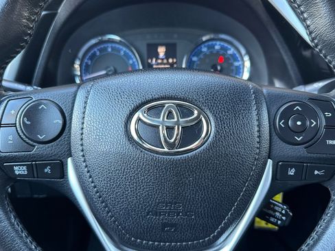 Used 2018 Toyota Corolla SE FWD image 21
