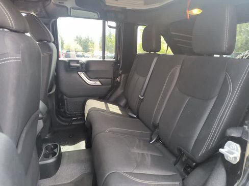 Used 2017 Jeep Wrangler Unlimited Rubicon w/ Connectivity Group AWD/4WD image 20
