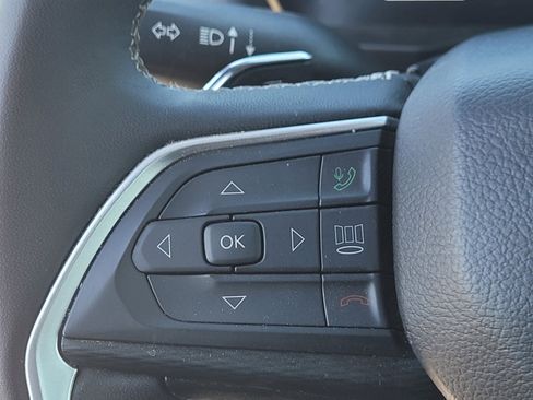 Used 2023 Jeep Grand Cherokee L Laredo image 26