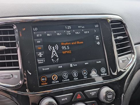 Certified 2021 Jeep Grand Cherokee Laredo X AWD/4WD image 19