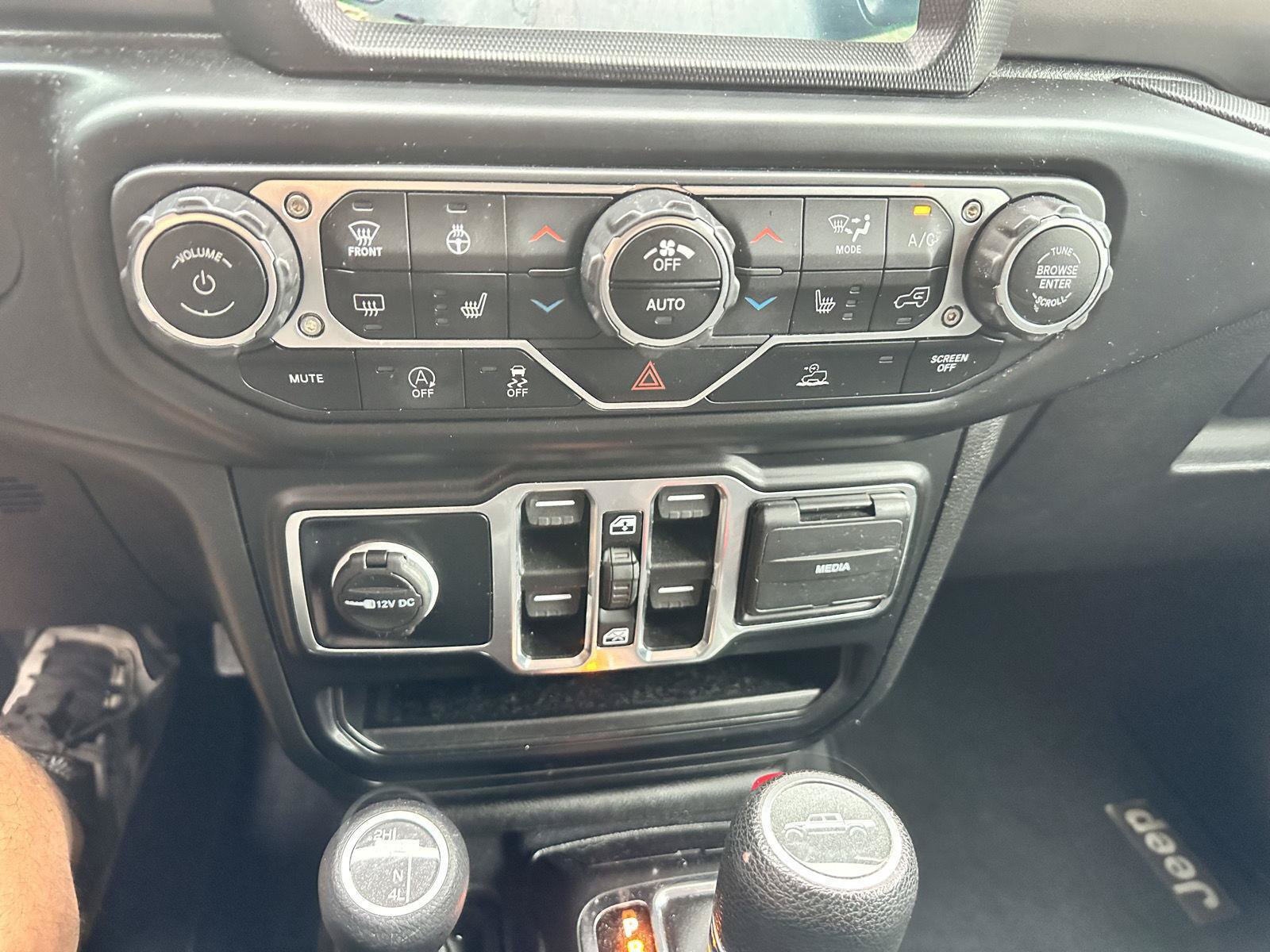 Used 2022 Jeep Gladiator Sport AWD/4WD image 29