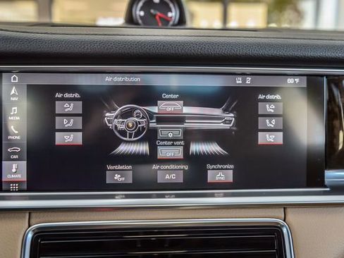 Used 2018 Porsche Panamera image 19