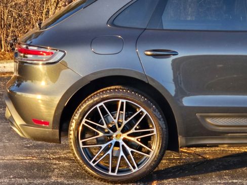 Used 2025 Porsche Macan image 13